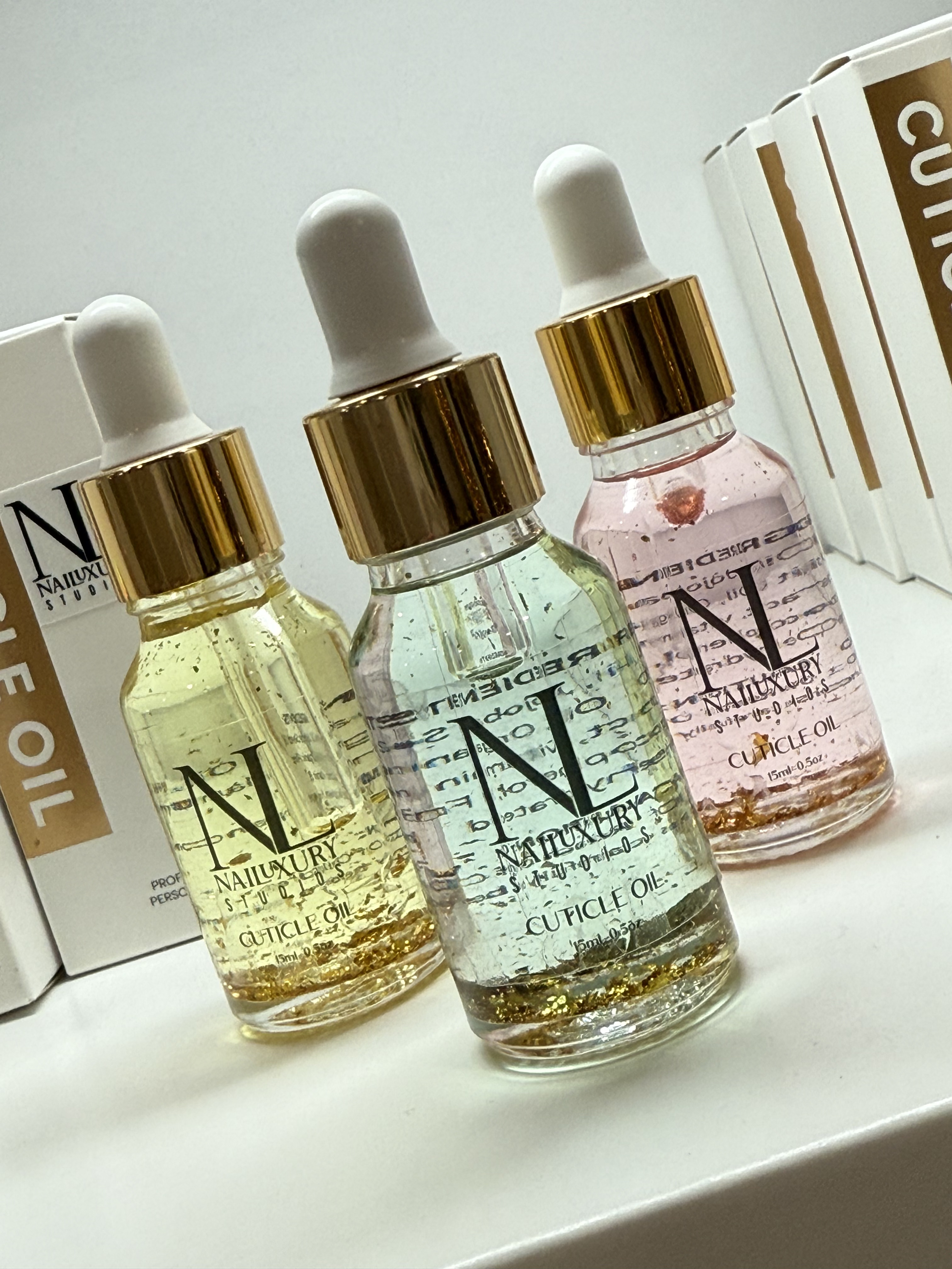 Nourishing cuticle oil with organic plant extract and vitamin B